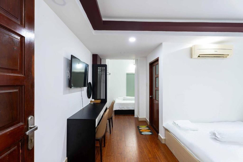 Khách sạn Tuan Viet Dinh Tien Hoang *